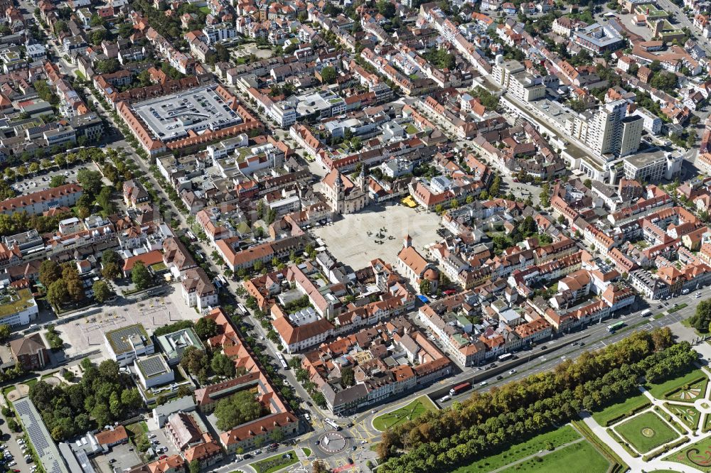 Luftbild Ludwigsburg - Gebäude der Stadtverwaltung - Rathaus am Marktplatz in Ludwigsburg im Bundesland Baden-Württemberg, Deutschland